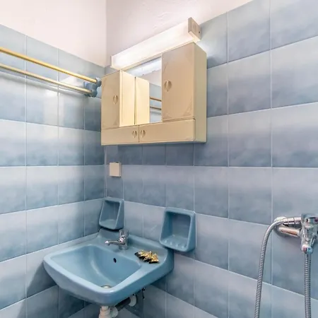 Mires House Side First Floor 9 *