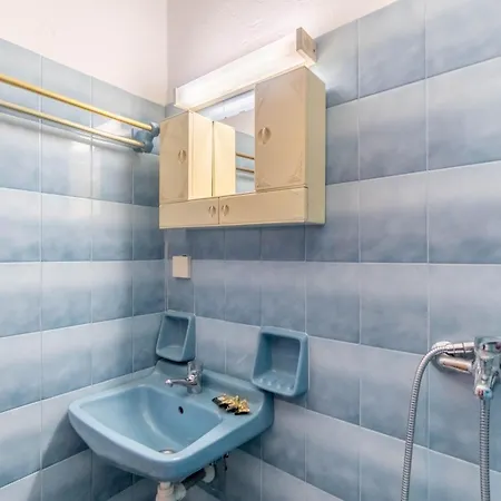 Apartman Mires House Side First Floor 9 *